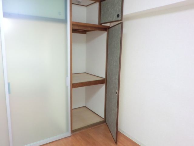 収納　収納完備。天袋もあって沢山収納可能です。