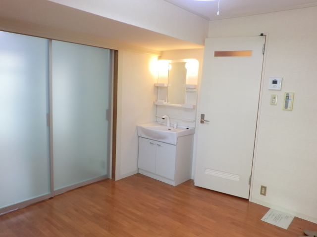 居室・リビング　広めのダイニングです。