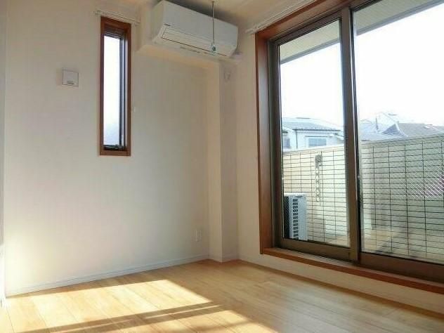 居室・リビング　■エアコン■24時間換気システム■２面採光■室内物干機