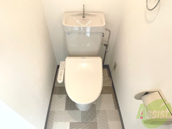 トイレ　嬉しいウォシュレット機能付きです。シャワートイレは便利ですね