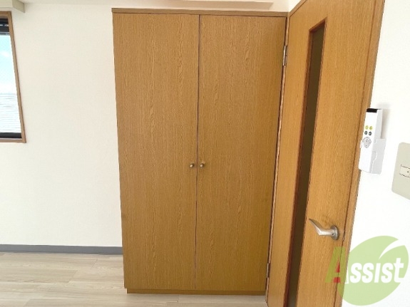 収納　収納はこちらのクローゼットをお使いください。