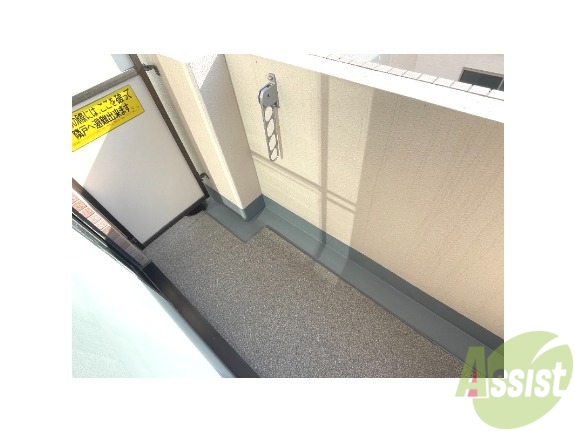 バルコニー　バルコニーは幅もしっかりあって洗濯物がはかどりそうですね。