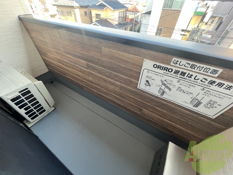 バルコニー　バルコニーは洗濯物を干すのに十分な広さがありますね。