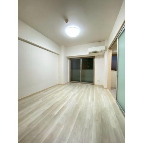 居室・リビング　室内