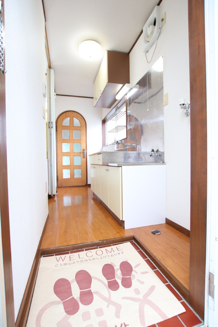 玄関　※アコーディオンカーテンは設備ではありません