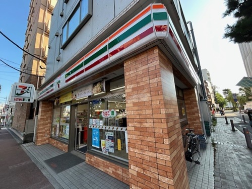 コンビニ　セブンイレブン 横浜東神奈川1丁目店（コンビニ）まで519m