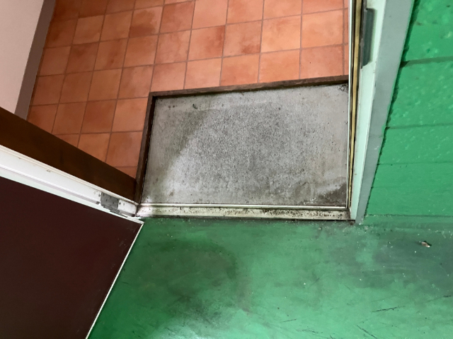 玄関　例）２０５号室