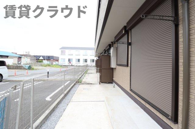 バルコニー　大きな庭付き！