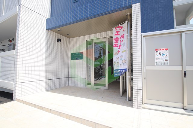 エントランス　落ち着いたエントランスです