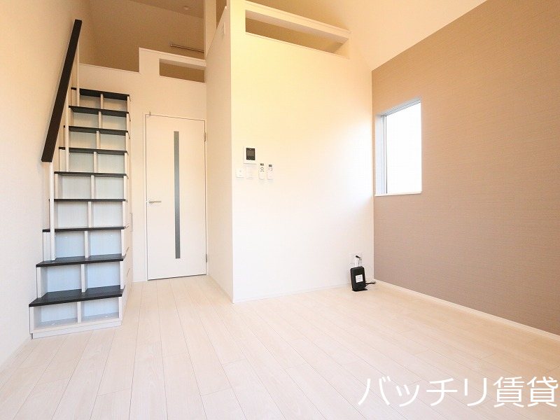 居室・リビング　別号室タイプの為、現状を優先致します。