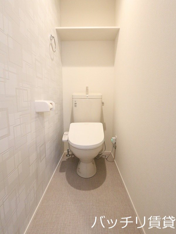 トイレ　別号室タイプの為、現状を優先致します。