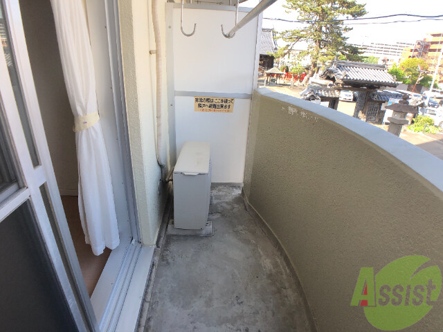 バルコニー　広々しているバルコニーです。洗濯物も干せそうです。