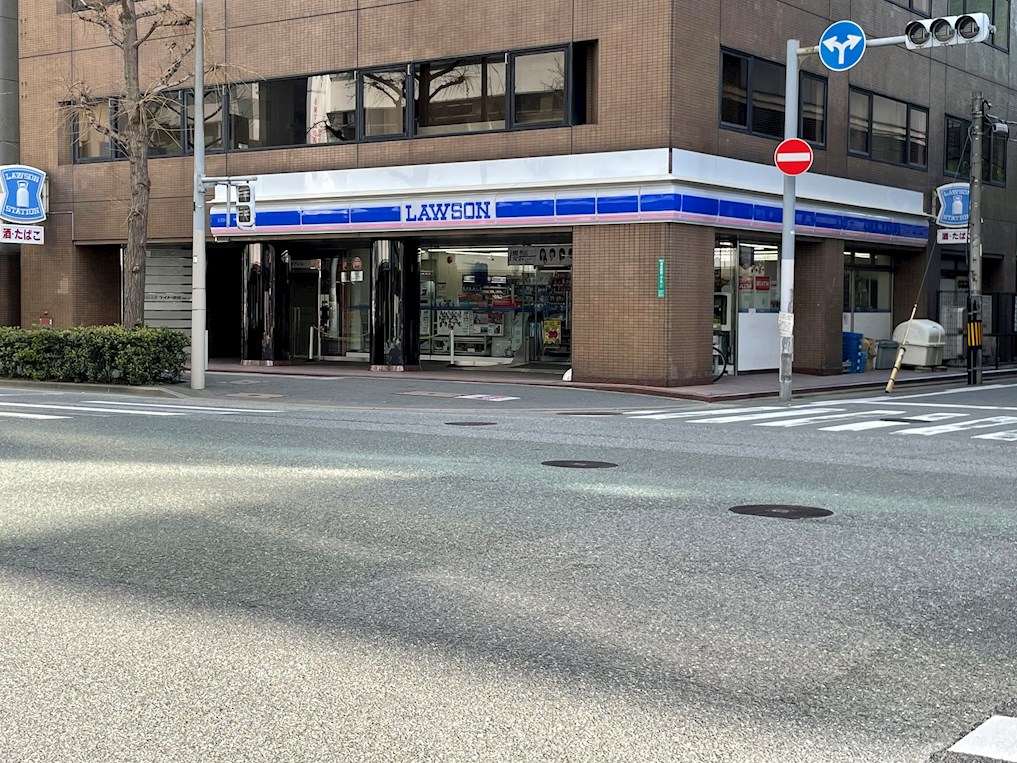 コンビニ　ローソン 博多駅東店（コンビニ）まで82m