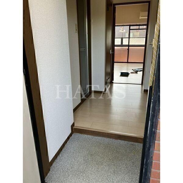 玄関　同物件別部屋です