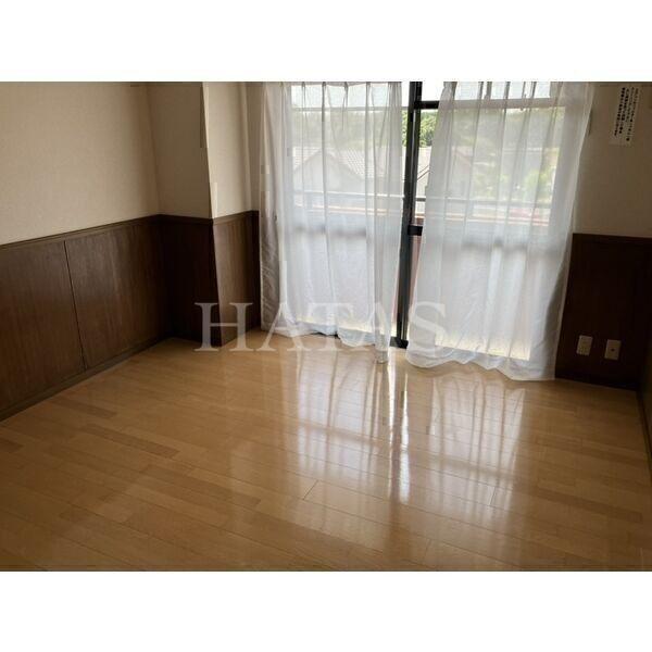 居室・リビング　同物件別部屋です