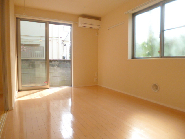 居室・リビング　★２面採光のリビング★