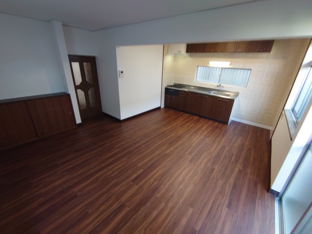 宝生ヶ丘1丁目戸建の居間写真