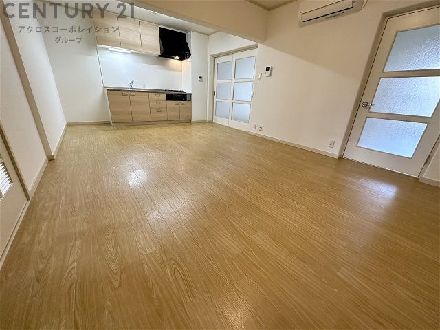 居室・リビング　各部屋につながる14帖のリビングです♪