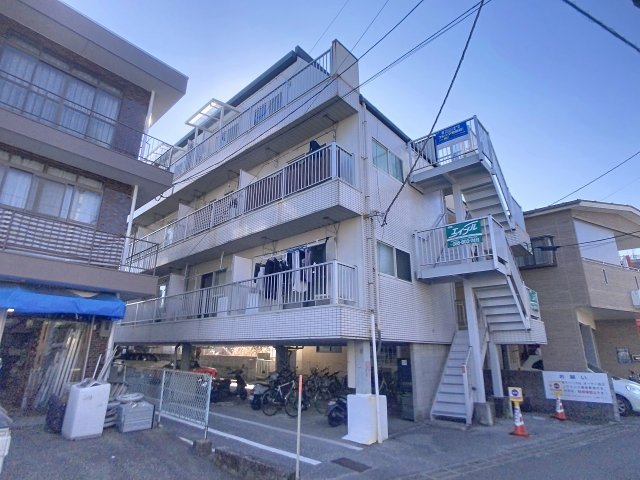 建物外観　現況が相違する場合は現況を優先致します。