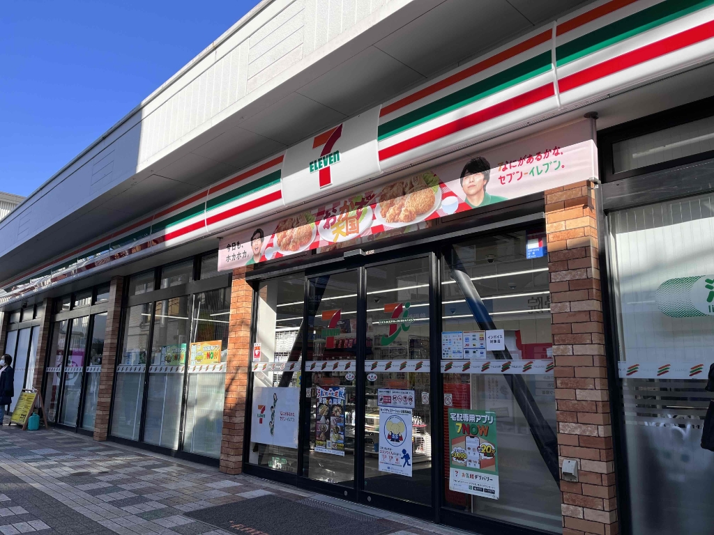 コンビニ　セブンイレブン 大和鶴間駅西口店（コンビニ）まで305m