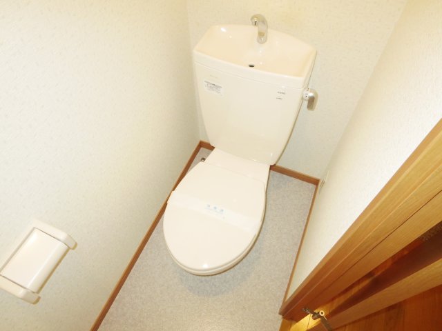 トイレ　別号室の参考写真です。