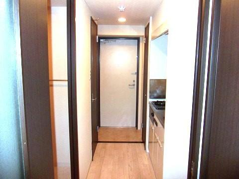玄関　室内写真は別部屋の写真です。