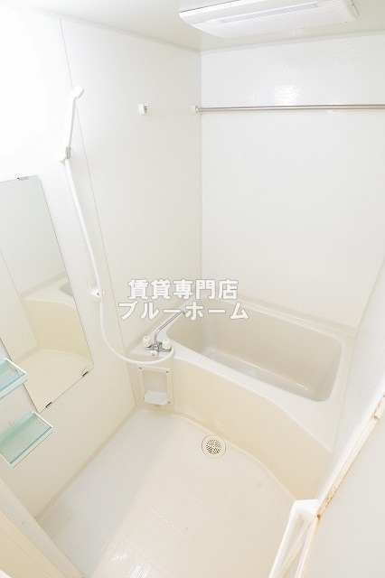 バス・シャワールーム　浴室乾燥機付き！