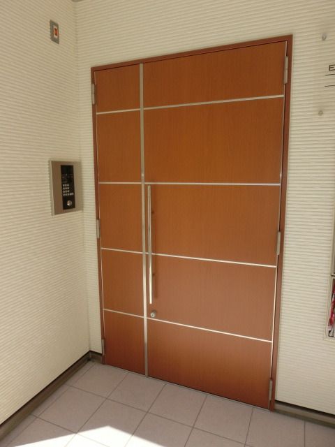 エントランス　エントランス　オートロック付き