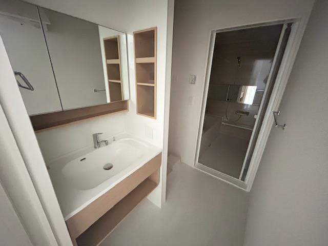 洗面設備　同タイプの別部屋の写真です