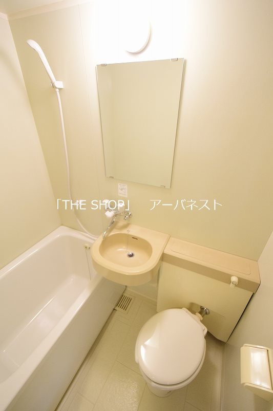バス・シャワールーム　バストイレ（同タイプの別部屋の写真です）