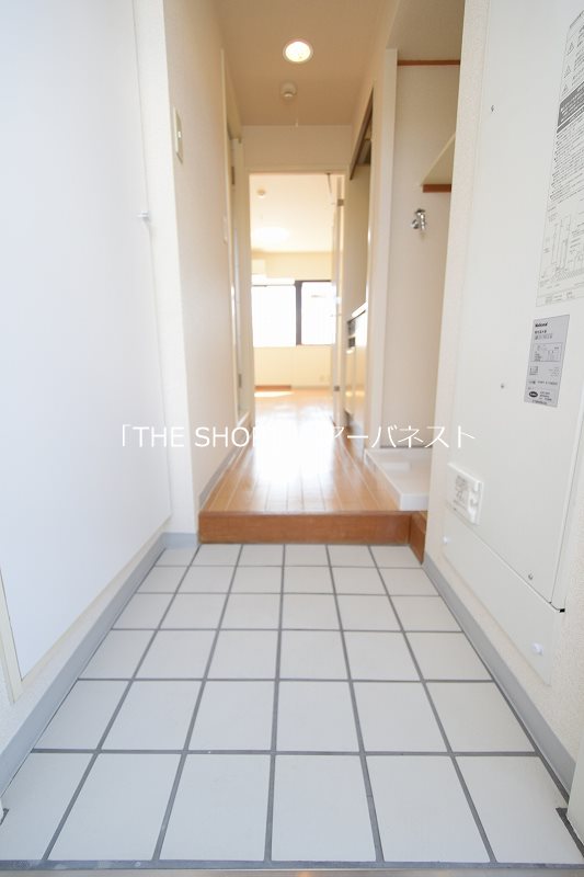 玄関　玄関（同タイプの別部屋の写真です）
