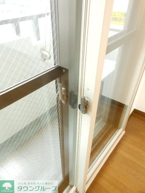 バルコニー　洋室窓 二重サッシ