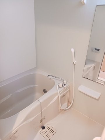 バス・シャワールーム　コンパクトで使いやすいお風呂です