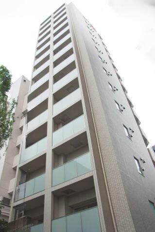 建物外観　鉄筋コンクリート造・総戸数は26戸です。