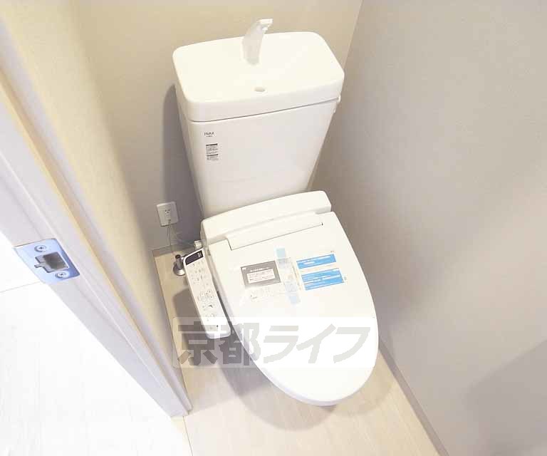 トイレ　ウォシュレットつきです。