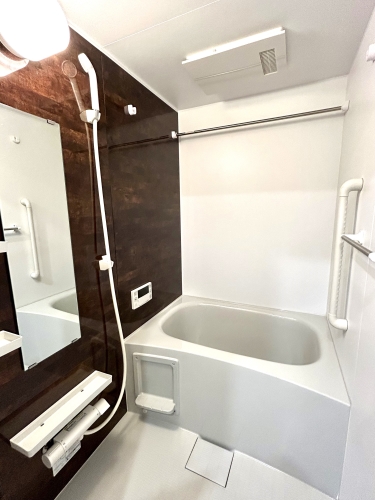 バス・シャワールーム　※反転タイプのお部屋です。