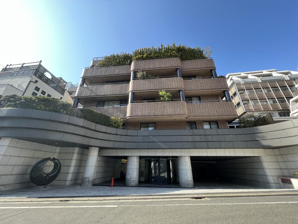建物外観　高級分譲マンション ベルテ西参道　メインエントランス