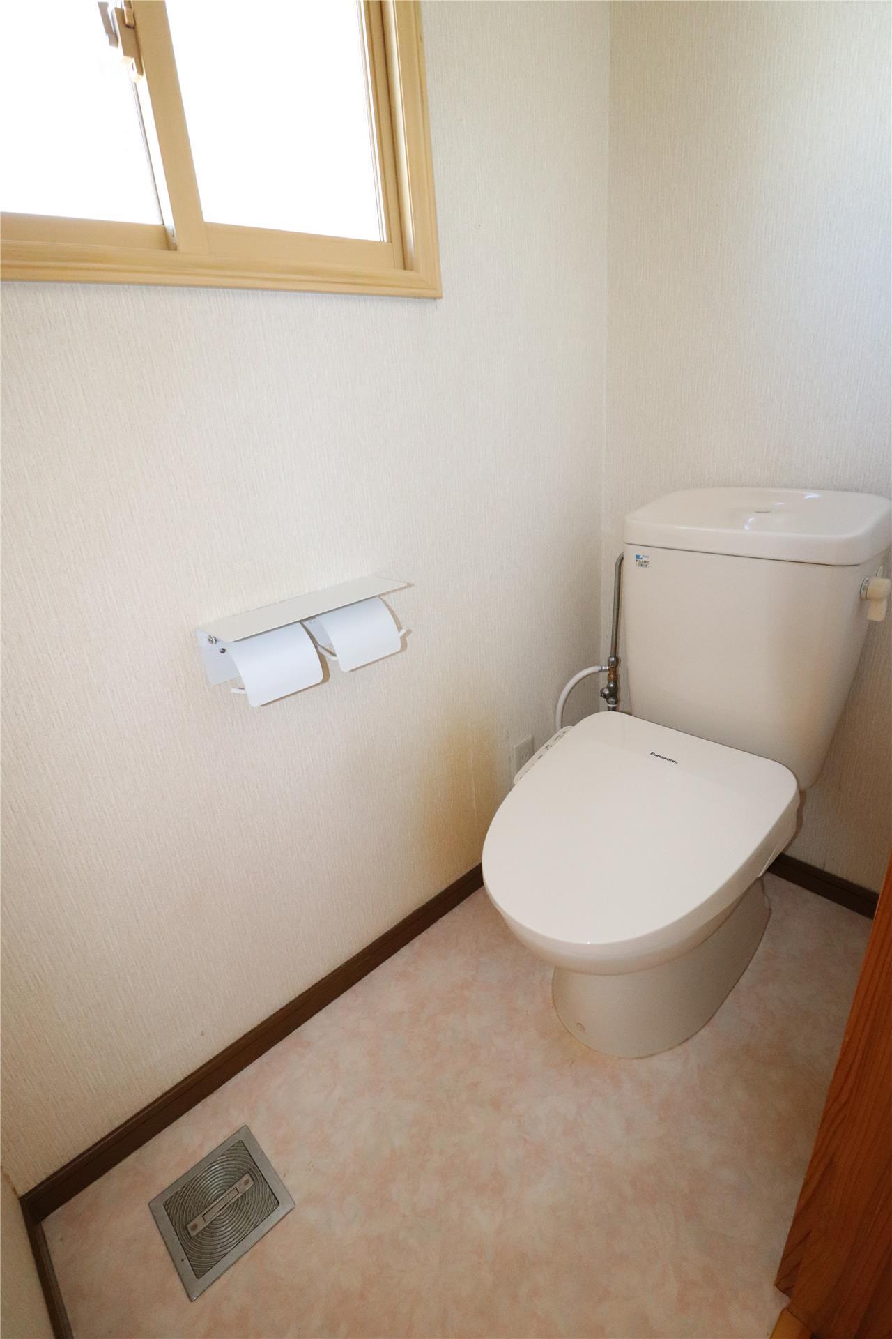 トイレ　シャワートイレ付き