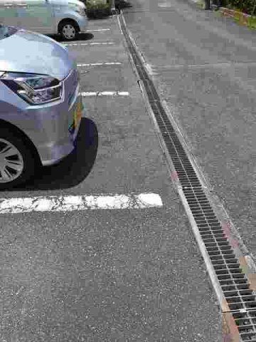 駐車場　駐車場があるので、車を買う予定の方も安心です