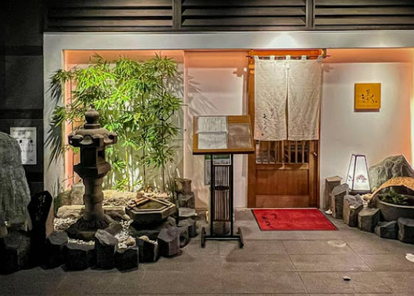 飲食店　吉楽・旬彩割烹（飲食店）まで334m