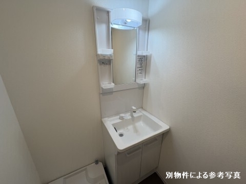 洗面設備　身支度に欠かせない独立洗面台♪