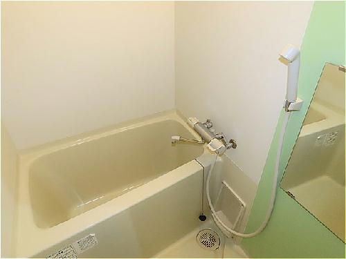 バス・シャワールーム　お風呂、トイレは完全別です