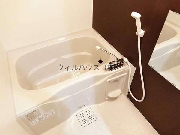 バス・シャワールーム　浴室乾燥機付きバス！