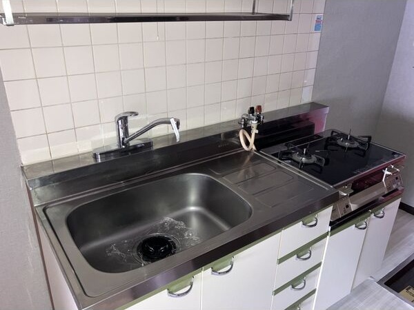 キッチン　※写真は同じマンションの違う部屋のものになります。