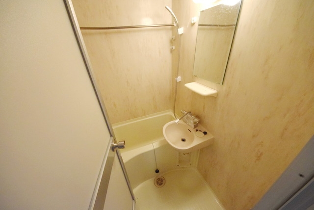 バス・シャワールーム　※別部屋の参考写真です。