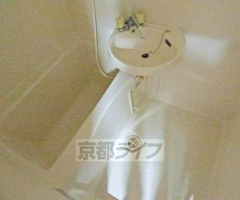 バス・シャワールーム　バスルームです。