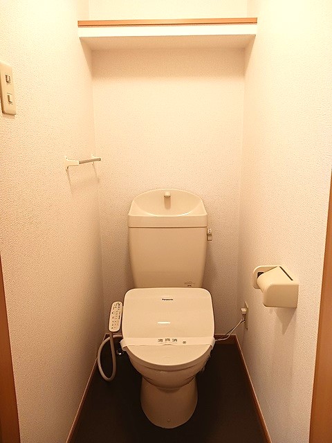 京成本線 江戸川駅 徒歩9分 2階建 築24年のトイレ写真