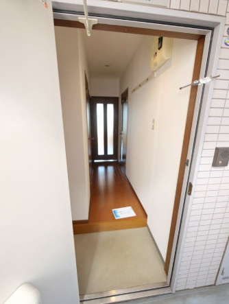 小田急線 百合ケ丘駅 徒歩12分 3階建 築28年の玄関写真
