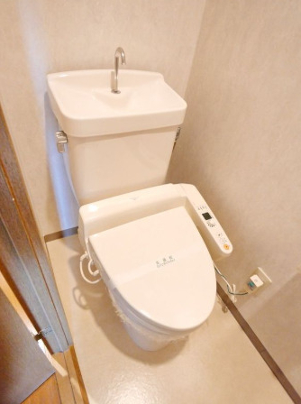 小田急線 百合ケ丘駅 徒歩12分 3階建 築28年のトイレ写真