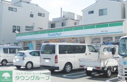 コンビニ　ファミリーマート竹島二丁目店（コンビニ）まで220m